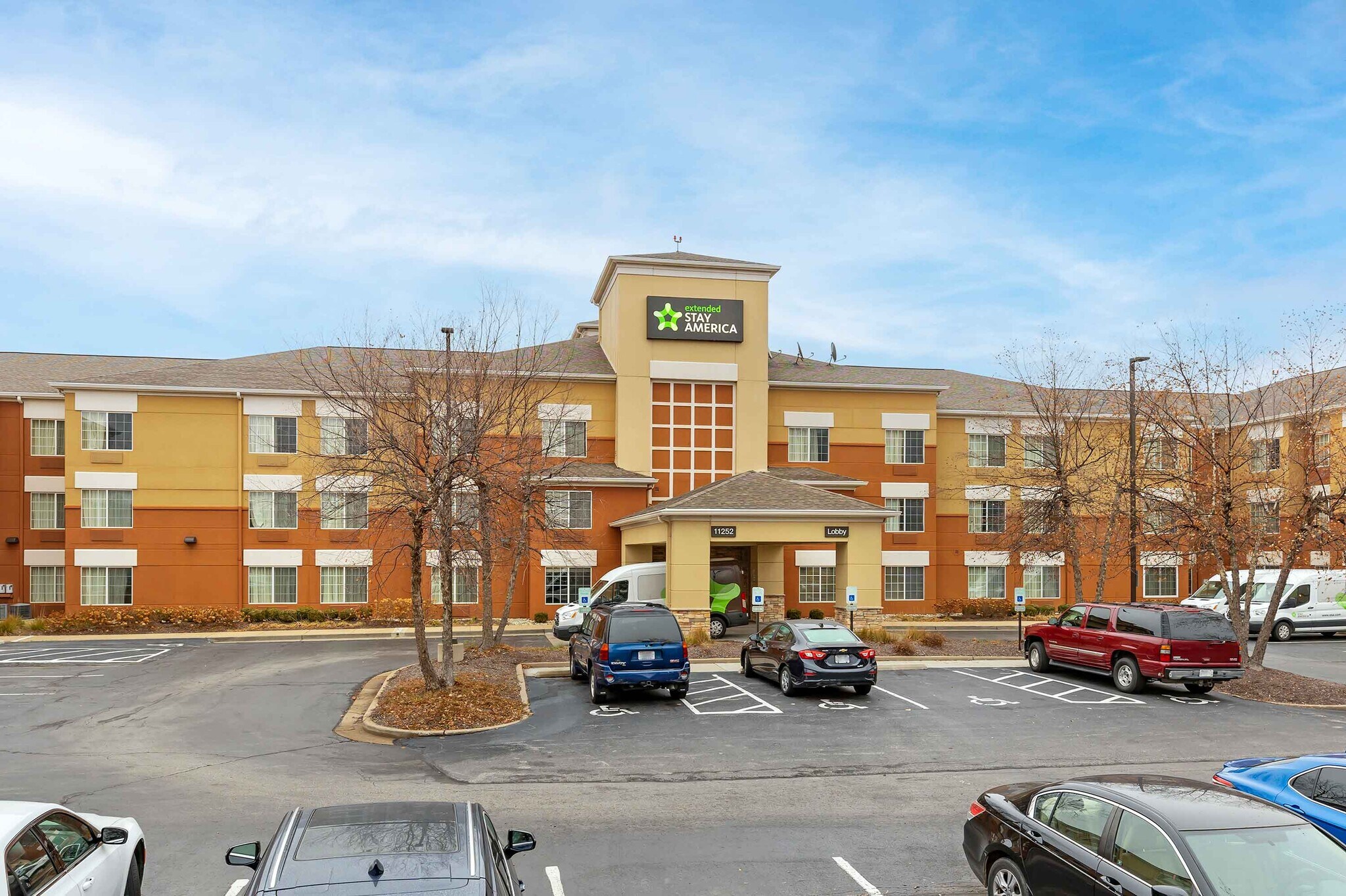 Building Photo - Furnished Studio-St. Louis - Airport - Central
