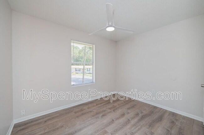 Building Photo - 126 Camellia Pl