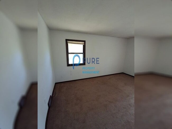 Building Photo - Beautiful Burnsville 3 Bedroom / 2 Bath Ho...
