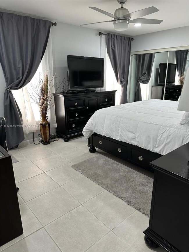 Building Photo - 5169 Lakefront Blvd