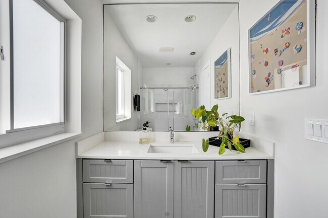 Building Photo - 1299 SW 9th St