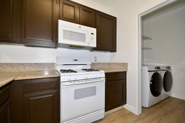 Building Photo - Charming 1 Bedroom Condo on 2nd Floor Next To Durango Casino