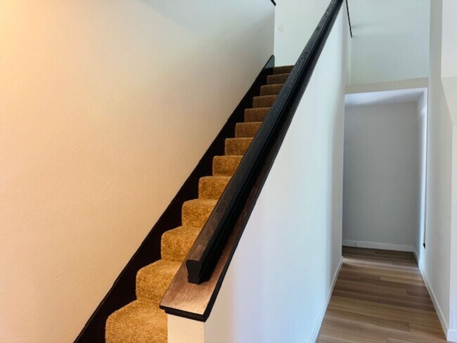 Building Photo - Spacious Two story 2 bedroom, 2 bath Condo. Move-In ready!!