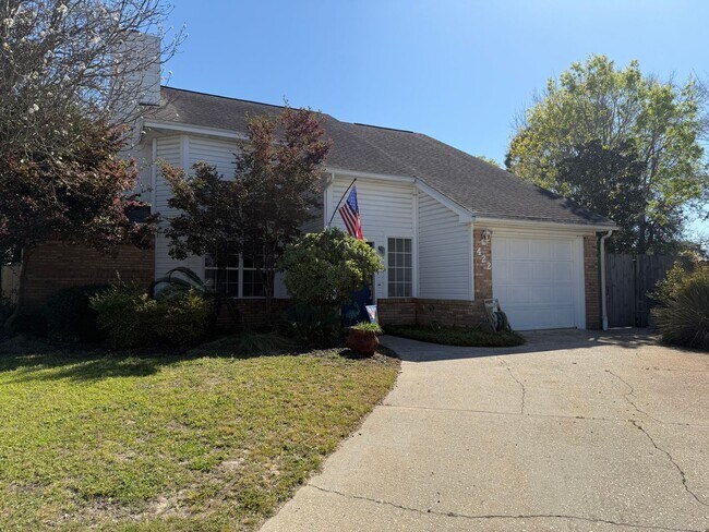 Building Photo - Stunning Updated 3 Bedroom in Fort Walton Beach!