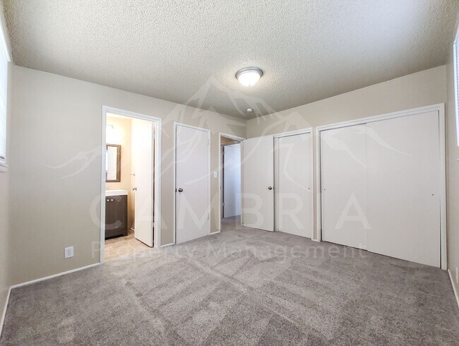 Building Photo - 1637 Paradise Ln