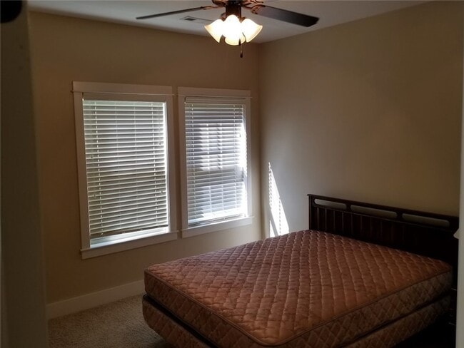 Building Photo - 3164 N Barnsbury Terrace