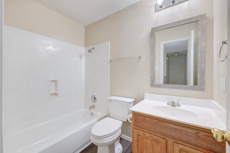 Building Photo - 1005 Easy Cove