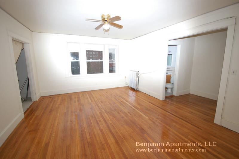 Primary Photo - 76 Washington St