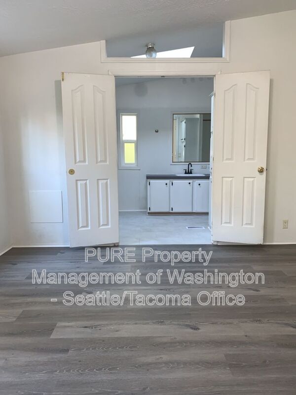 Building Photo - 16008 34th St E