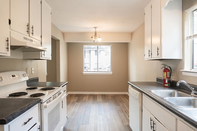 Building Photo - 733 Pointe Ct