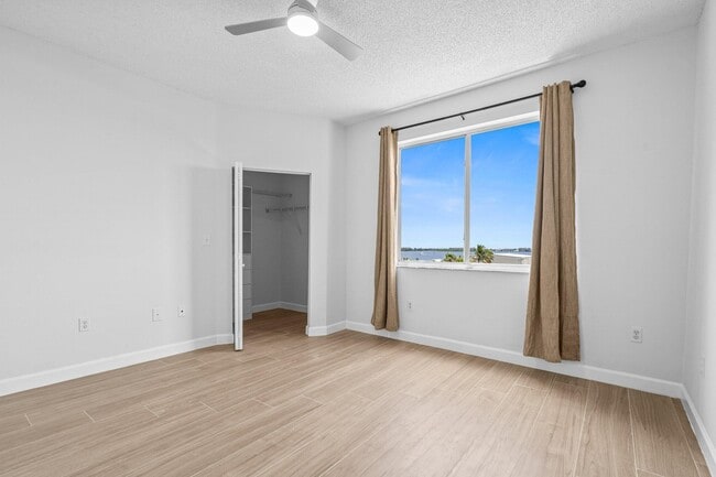 Building Photo - 1000 Scotia Dr
