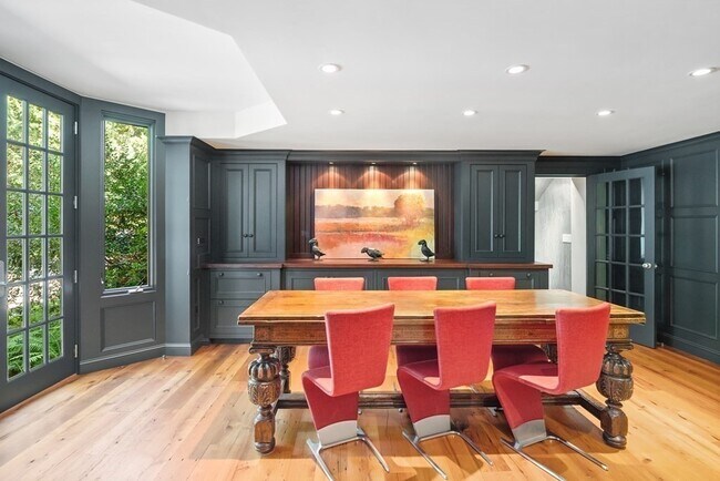 Building Photo - 100 Summer St