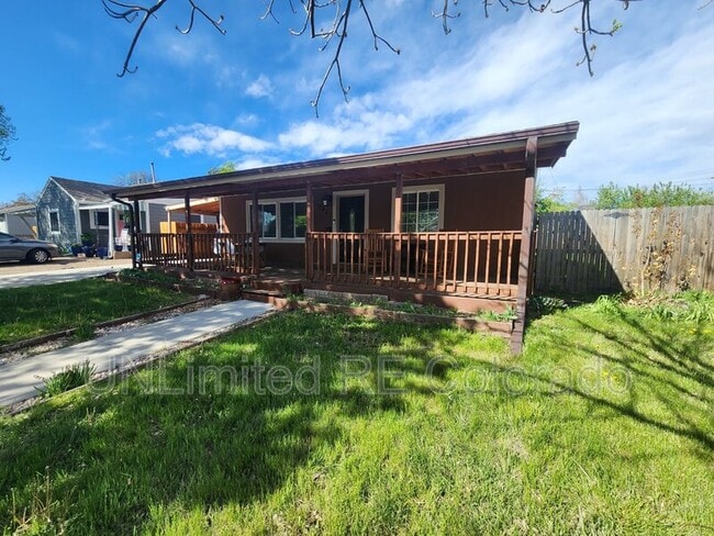 Building Photo - 945 N Paris St