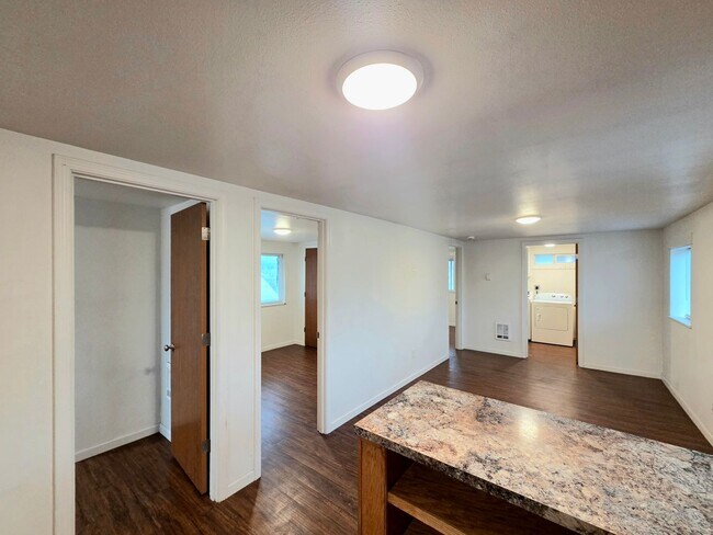 Building Photo - 1121 Monitor Ave