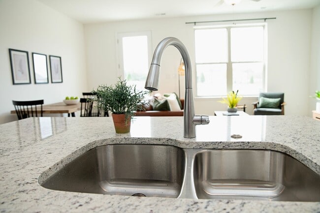 Building Photo - Move-in Incentive ONE MONTH FREE!!! Beauti...