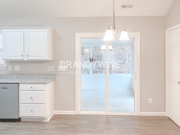 Building Photo - 2218 Pleasant Dale Dr