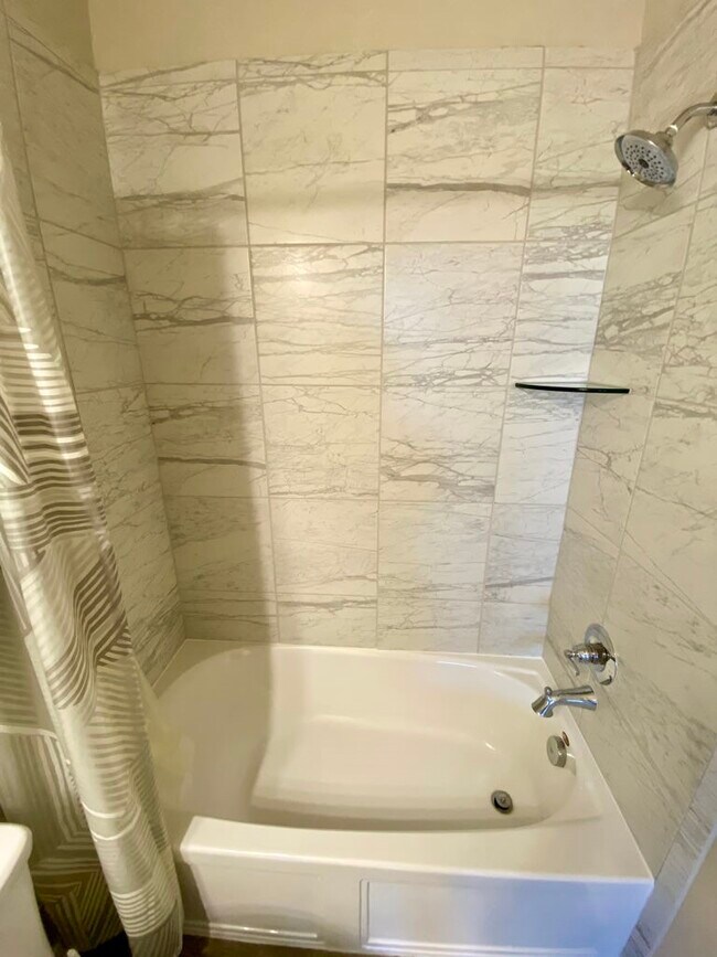 Building Photo - 7043 Coneflower Creek Ct