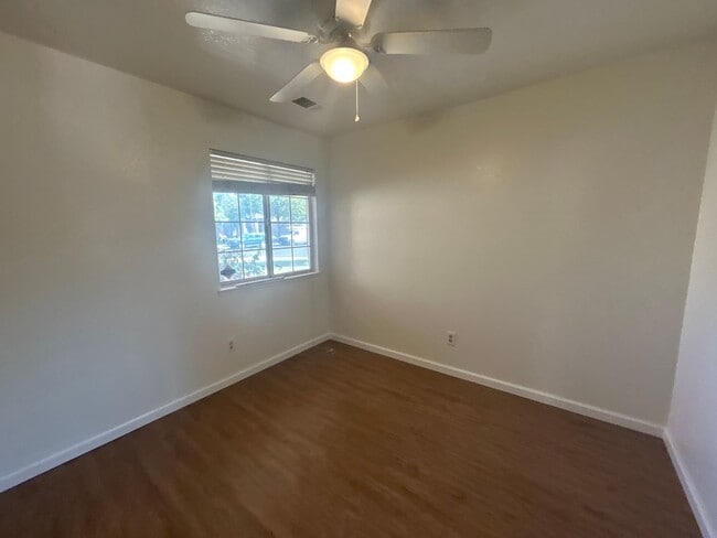 Building Photo - 1589 Joett Dr