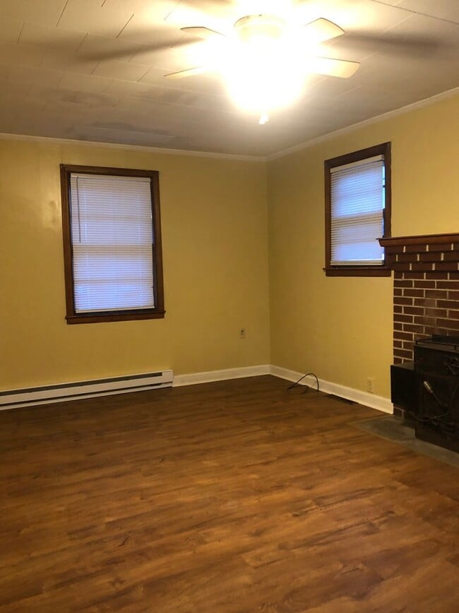 Building Photo - 553-B Jefferson Road