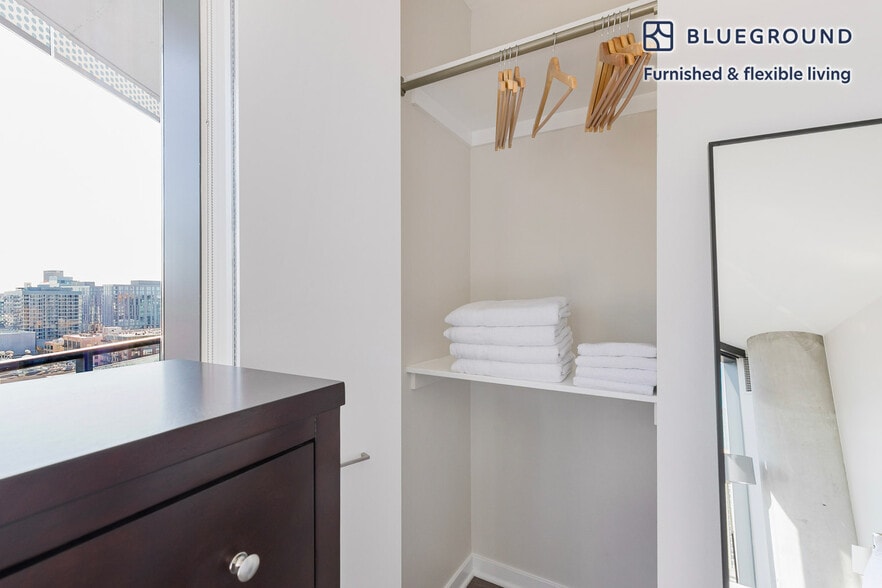 Building Photo - 730 W Couch Pl