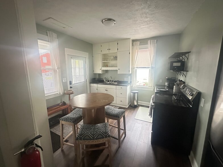 Building Photo - 47 W Gibson St