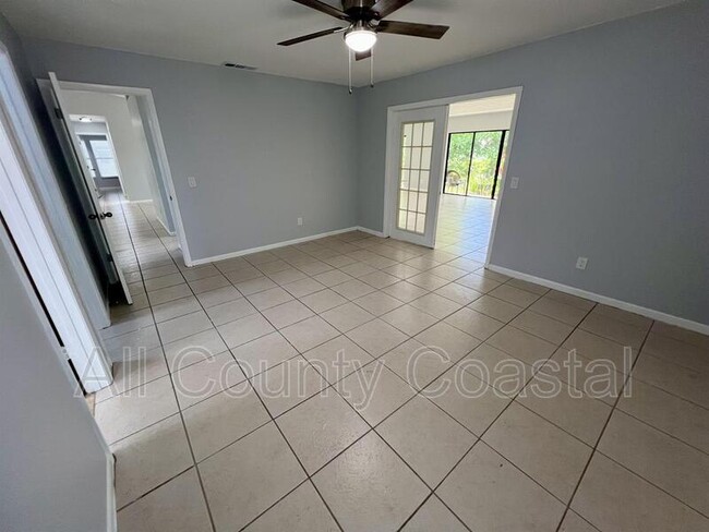 Building Photo - 2617 SW Chestnut Ln