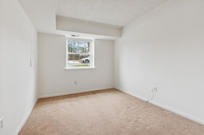 Building Photo - Goshen Valley 2 Bedroom 1 Bathroom Condo Available Now!