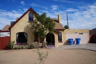 Building Photo - 2227 N 24th Pl