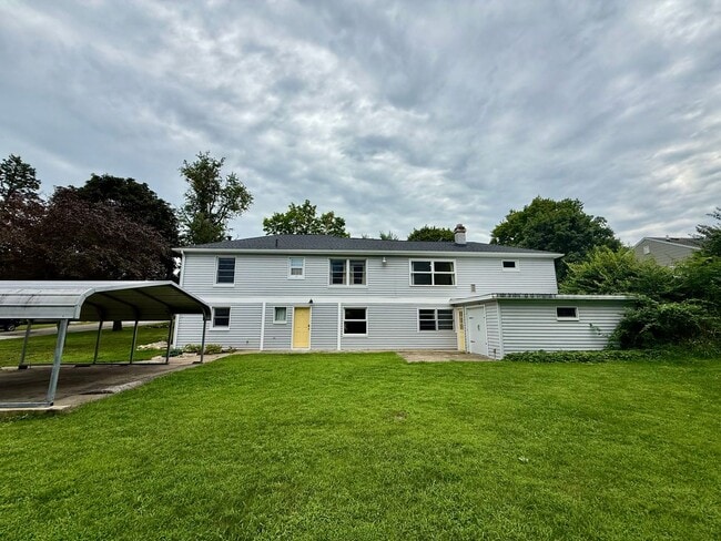 Building Photo - Four Bedroom Home in Kalamazoo