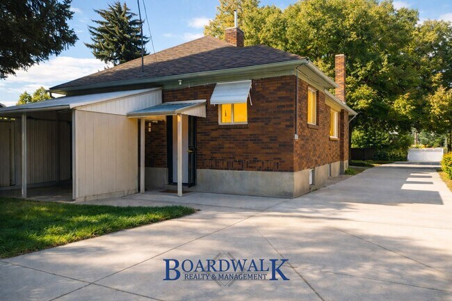 Building Photo - 2725 Lake St