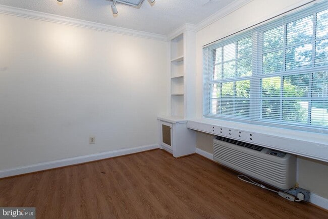 Building Photo - 1612 W Abingdon Dr