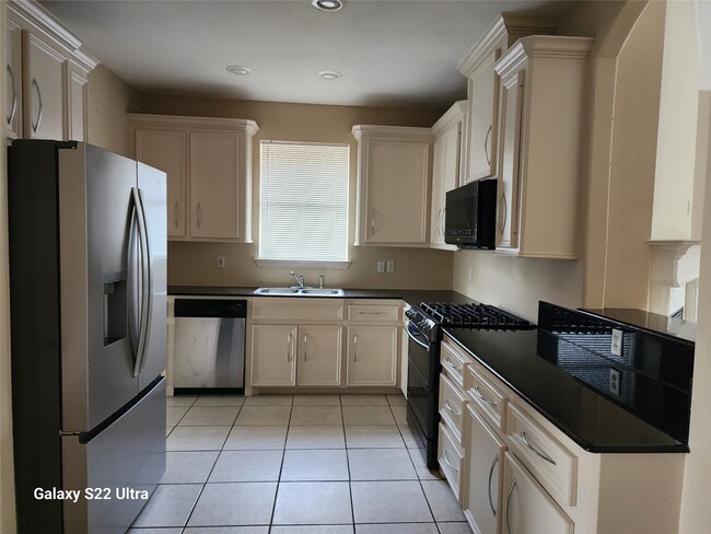 Building Photo - 1926 Wavell St