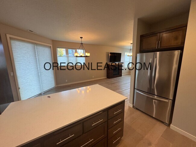 Building Photo - 3 Bedroom 3 bath Crescent village home