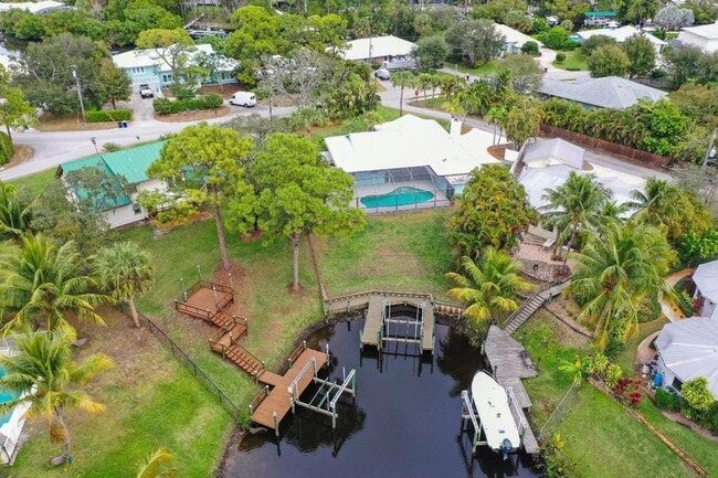 Building Photo - 1232 SW Knollwood Dr