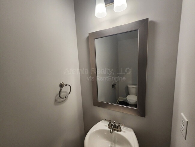 Building Photo - 2079 Pinnacle Walk