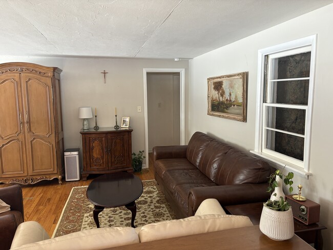 Building Photo - 1807 E Kings Hwy