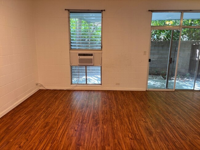 Primary Photo - Moiliili/University - Date St - 3 Bdrm/1.5...
