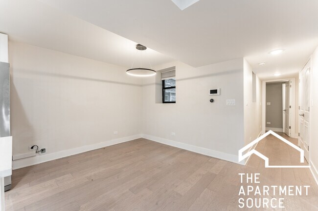 Building Photo - 2516 W Medill Ave