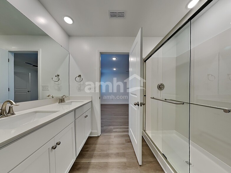 Building Photo - 1155 Livengood Wy