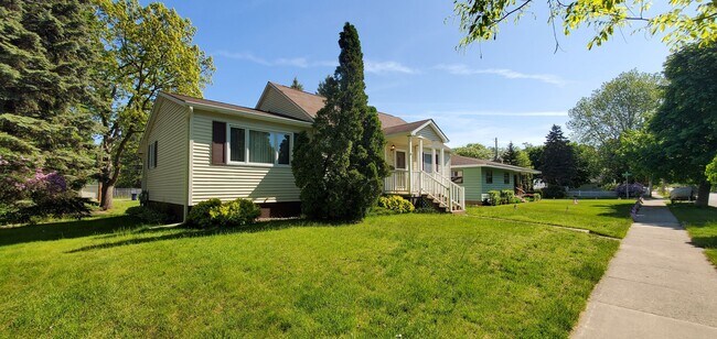 Building Photo - Available Late Summer & Fall | Furnished Executive Extended Stay Retreat