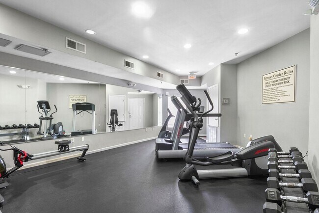 Building Photo - Nice 1 Bed 1 Bath at Capstone Quarters! Available Fall 2026!
