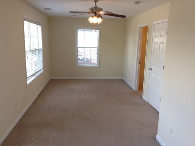 Building Photo - 6br House Near Campus FOR RENT