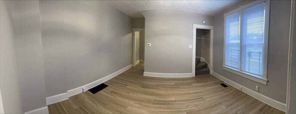 Living area #2 - 1283 E Fulton St
