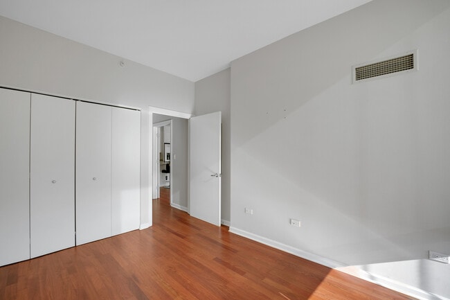 Building Photo - 1201 S Prairie Ave