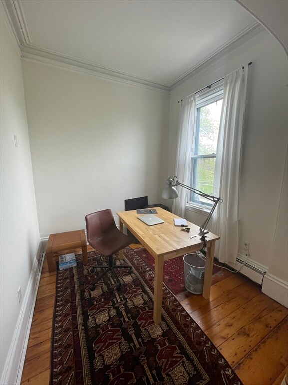 Building Photo - 811 E Broadway