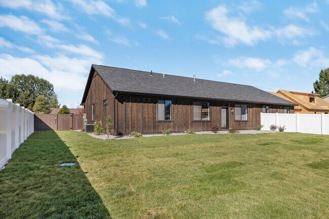 Building Photo - K551LI