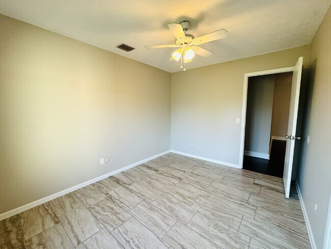 Building Photo - 130 Derby Woods Dr