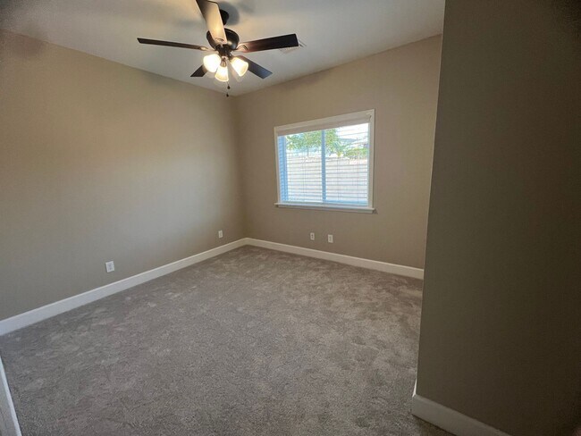 Building Photo - 3 Bedroom Home Located in El Camino Village PETS OK