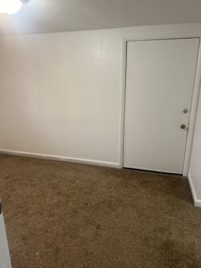 Building Photo - Century 21 Gold Rush - Duplex Home - Located in North Pole