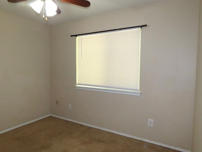 Building Photo - Charming 3 Bedroom, 2 Bath House in Flint-...